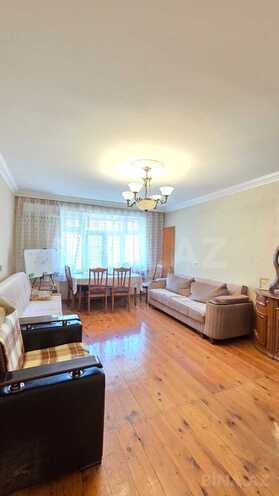 Satılır 2 otaqlı köhnə tikili 70 m², photo 1 from 12