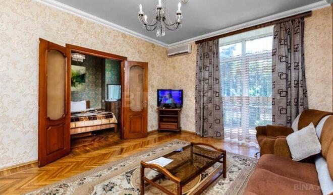 Satılır 3 otaqlı köhnə tikili 70 m², İçəri Şəhər m., photo 3 from 16