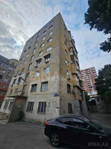 Satılır 2 otaqlı köhnə tikili 50 m², İnşaatçılar m., photo 1 from 12
