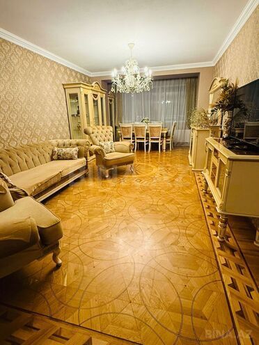 Satılır 4 otaqlı köhnə tikili 125 m², Səbail r., photo 3 from 17