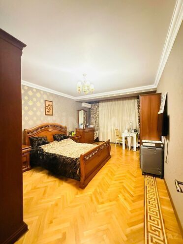 Satılır 4 otaqlı köhnə tikili 125 m², Səbail r., photo 5 from 17