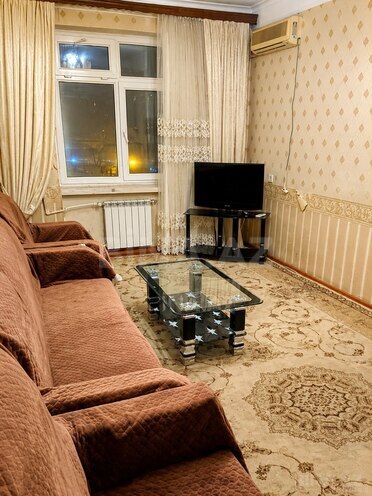 Продаётся 2-комн. вторичка 60 м², м. Халглар Достлугу, photo 1 from 9
