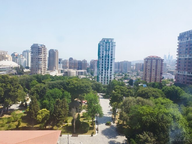 Продаётся 2-комн. вторичка 80 м², м. Низами, photo 1 from 13