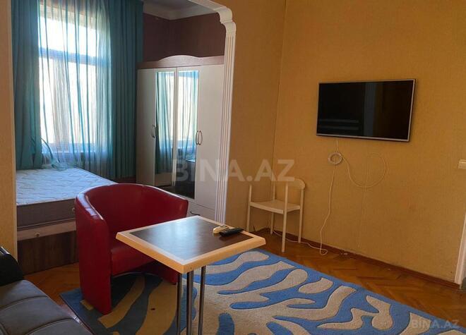 Продаётся 1-комн. вторичка 45 м², м. Элмляр Академиясы, photo 4 from 11
