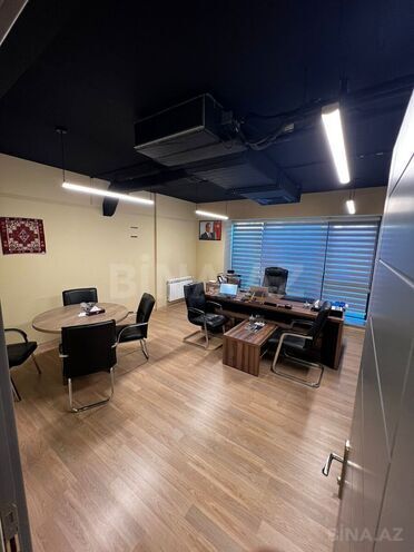 Сдаётся 3-комн. офис 90 м², м. Иншаатчылар, photo 1 from 13