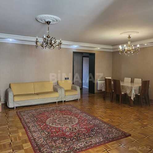 Satılır 3 otaqlı köhnə tikili 110 m², İnşaatçılar m., photo 1 from 16