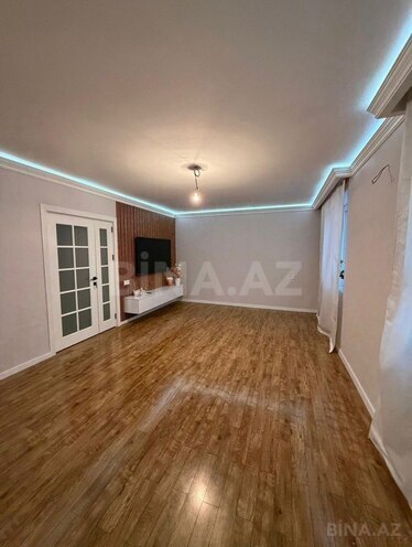 Satılır 5 otaqlı köhnə tikili 110 m², Xalqlar Dostluğu m., photo 1 from 13