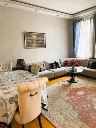 Satılır 4 otaqlı köhnə tikili 120 m², Sahil m., photo 3 from 18