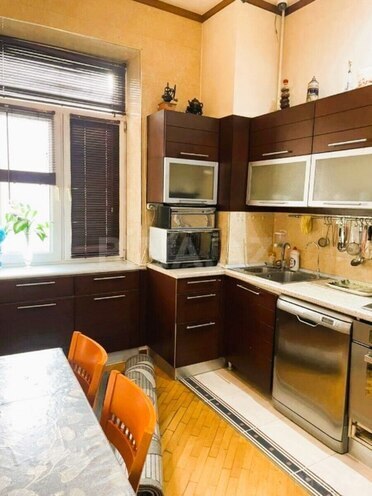 Satılır 4 otaqlı köhnə tikili 120 m², Sahil m., photo 8 from 18
