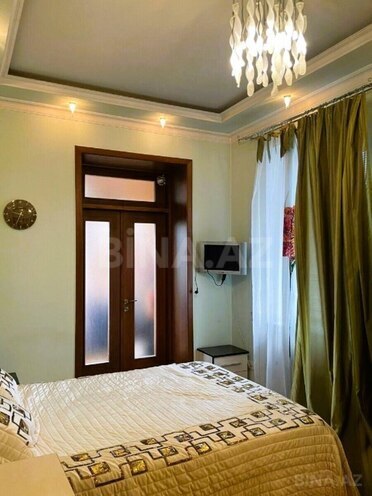 Satılır 4 otaqlı köhnə tikili 120 m², Sahil m., photo 11 from 18