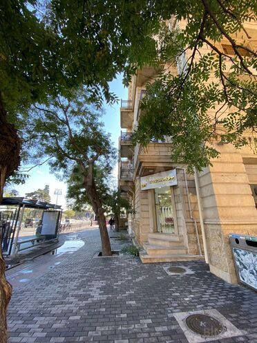 Satılır 4 otaqlı köhnə tikili 120 m², Sahil m., photo 17 from 18