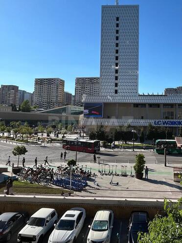 İcarəyə verilir 7 otaqlı köhnə tikili 350 m², 28 May m., photo 1 from 26