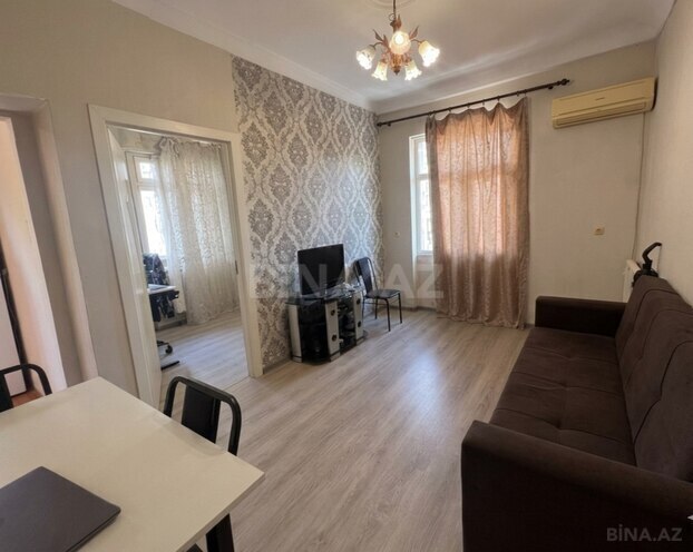 Satılır 2 otaqlı köhnə tikili 40 m², Nizami m., photo 3 from 9