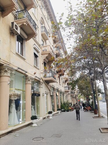 Satılır 3 otaqlı köhnə tikili 70 m², Nizami m., photo 1 from 19