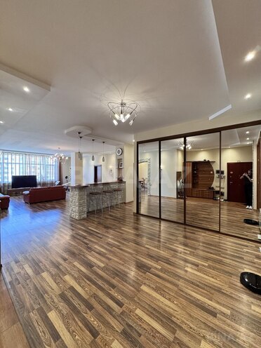 Продаётся 4-комн. новостройка 211 м², м. 8 ноября, photo 1 from 18