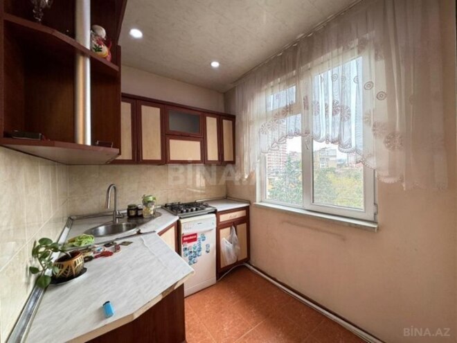 Продаётся 3-комн. вторичка 70 м², м. Ази Асланов, photo 6 from 9