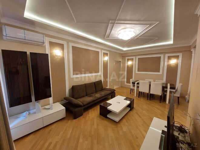 Сдаётся 3-комн. новостройка 95 м², м. Низами, photo 1 from 13