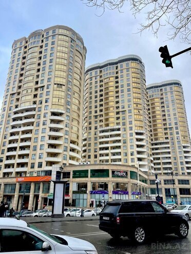 Сдаётся 3-комн. новостройка 165 м², м. Низами, photo 1 from 18