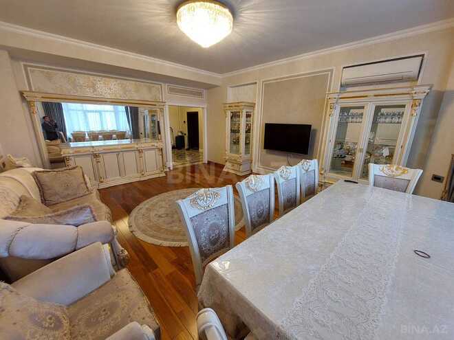Сдаётся 3-комн. новостройка 125 м², м. Низами, photo 1 from 30