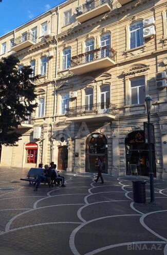 Satılır 3 otaqlı köhnə tikili 65 m², Sahil m., photo 1 from 24