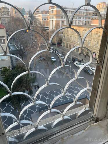 Satılır 3 otaqlı köhnə tikili 65 m², Sahil m., photo 10 from 24