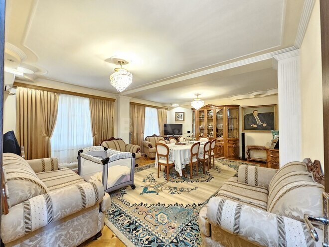 Satılır 5 otaqlı köhnə tikili 115 m², 8-ci mikrorayon q., photo 1 from 21