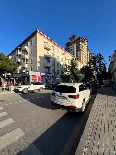 Satılır 2 otaqlı köhnə tikili 70 m², Qara Qarayev m., photo 5 from 15