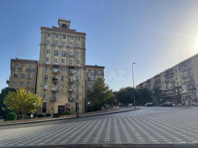 Продаётся 3-комн. новостройка 142 м², м. Низами, photo 1 from 11