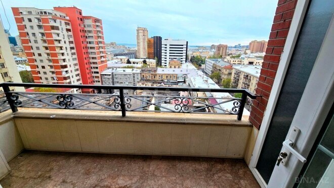 İcarəyə verilir 4 otaqlı yeni tikili 250 m², 28 May m., photo 21 from 27