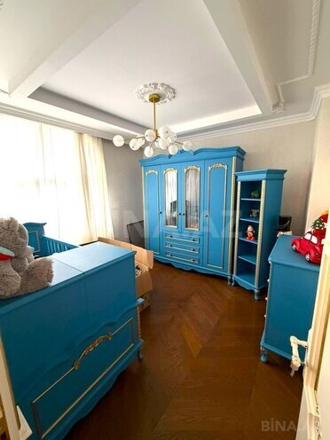 Satılır 4 otaqlı köhnə tikili 215 m², Sahil m., photo 11 from 26