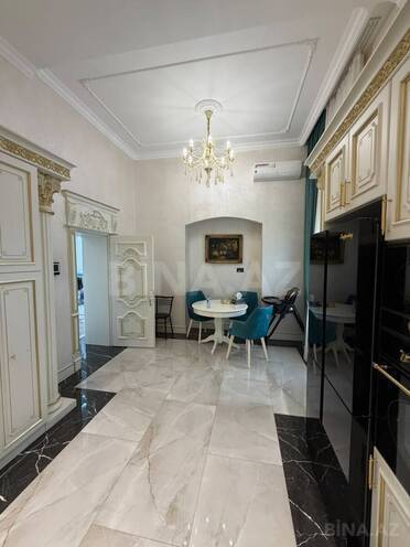 Satılır 4 otaqlı köhnə tikili 215 m², Sahil m., photo 13 from 26