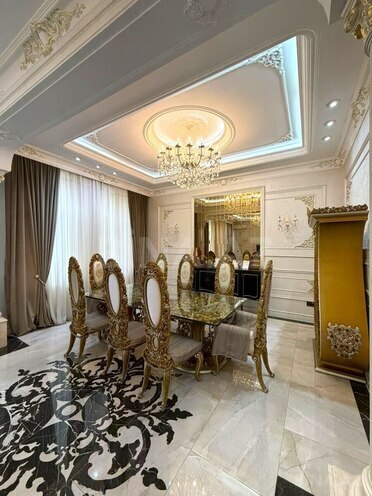 Satılır 4 otaqlı köhnə tikili 215 m², Sahil m., photo 1 from 26