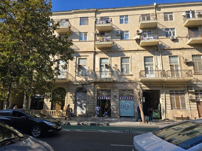 Satılır 2 otaqlı köhnə tikili 60 m², Sahil m., photo 1 from 19