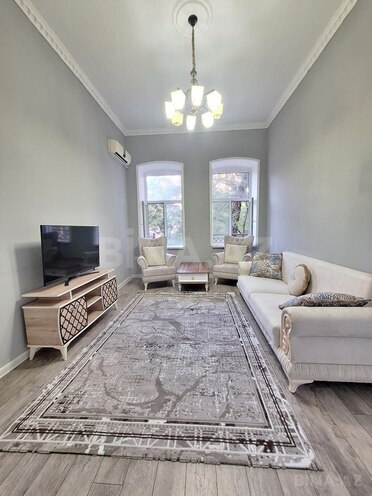Satılır 4 otaqlı köhnə tikili 125 m², Nizami m., photo 1 from 17