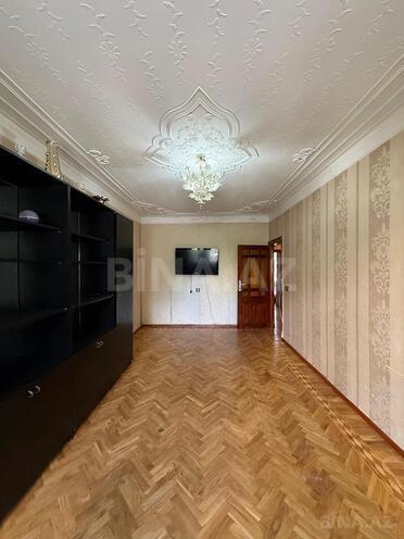 Satılır 2 otaqlı köhnə tikili 65 m², Xalqlar Dostluğu m., photo 3 from 12