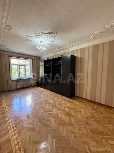Satılır 2 otaqlı köhnə tikili 65 m², Xalqlar Dostluğu m., photo 1 from 12