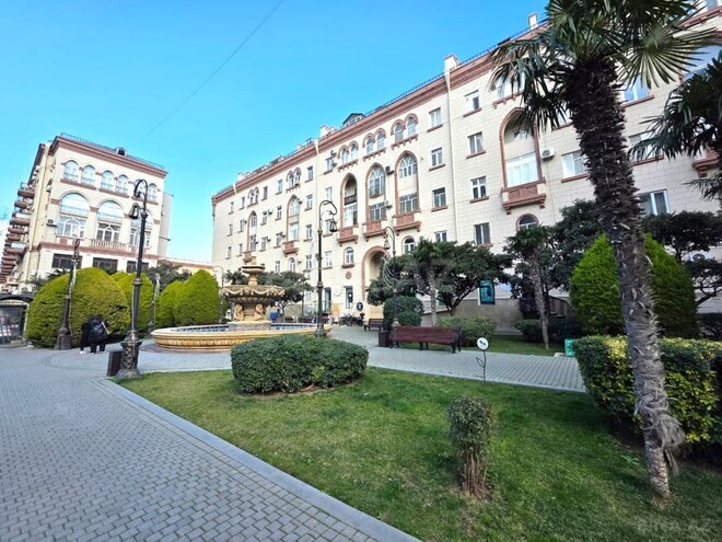 Продаётся 3-комн. вторичка 80 м², м. Низами, photo 1 from 18