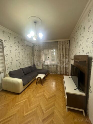 Satılır 2 otaqlı köhnə tikili 60 m², Koroğlu m., photo 1 from 10