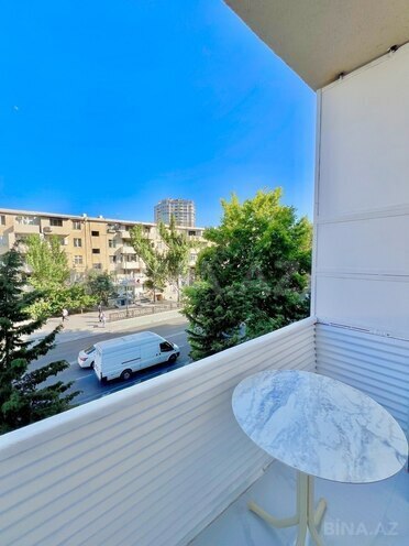 Продаётся 2-комн. вторичка 65 м², м. Ичеришехер, photo 4 from 12