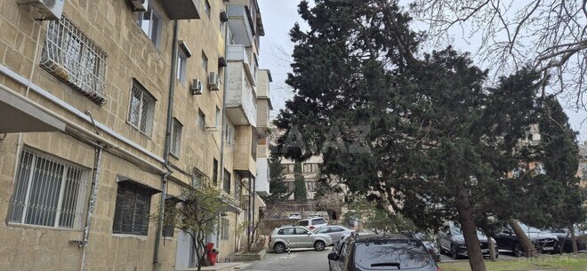Satılır 3 otaqlı köhnə tikili 85 m², Yasamal q., photo 1 from 12