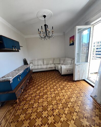 Satılır 2 otaqlı köhnə tikili 75 m², Bakıxanov q., photo 1 from 18