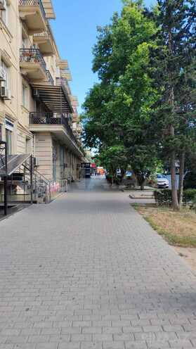Продаётся 2-комн. вторичка 42 м², м. Элмляр Академиясы, photo 1 from 10