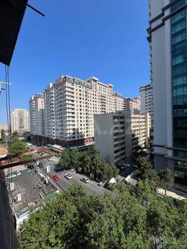 Satılır 3 otaqlı köhnə tikili 97 m², Elmlər Akademiyası m., photo 1 from 21
