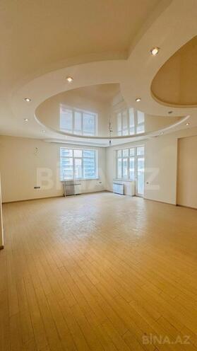 Продаётся 3-комн. новостройка 195 м², Ясамальский р., photo 1 from 12