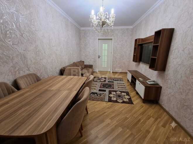 Сдаётся 3-комн. вторичка 70 м², м. Нефтчиляр, photo 1 from 14