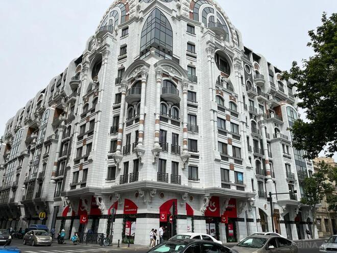 Продаётся 9-комн. новостройка 504 м², м. Сахил, photo 1 from 18