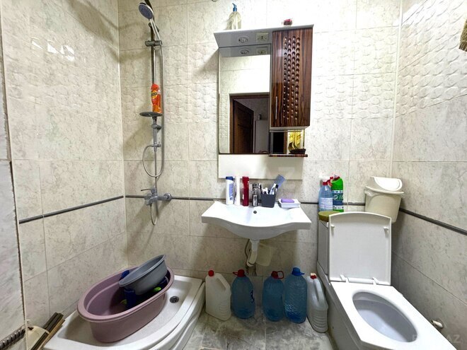 Satılır 3 otaqlı köhnə tikili 80 m², Qara Qarayev m., photo 8 from 9