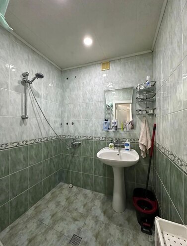 Satılır 4 otaqlı köhnə tikili 102 m², Xalqlar Dostluğu m., photo 10 from 11