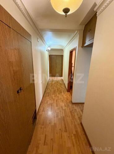 Продаётся 3-комн. вторичка 70 м², м. Низами, photo 23 from 31