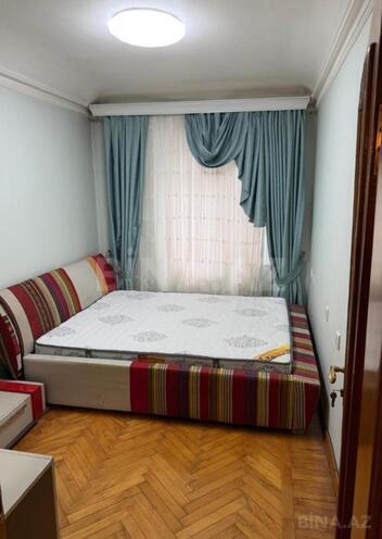 Продаётся 3-комн. вторичка 70 м², м. Низами, photo 9 from 31